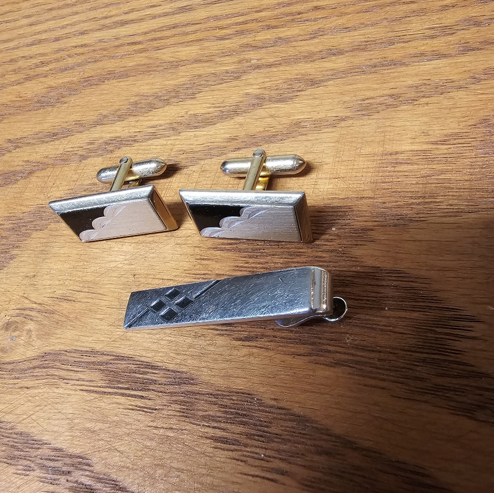 Black & Silver Tie Clip & Cuff Links